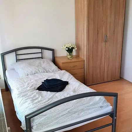 Gaestewohnung 4-raum Fuer 2-8 Personen Apartment Zwickau