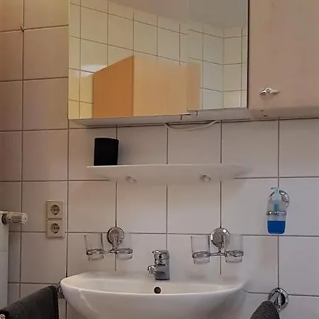 Gaestewohnung 4-raum Fuer 2-8 Personen *