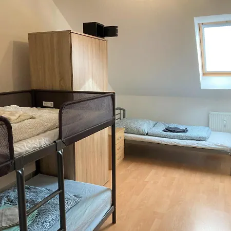 Gaestewohnung 4-raum Fuer 2-8 Personen